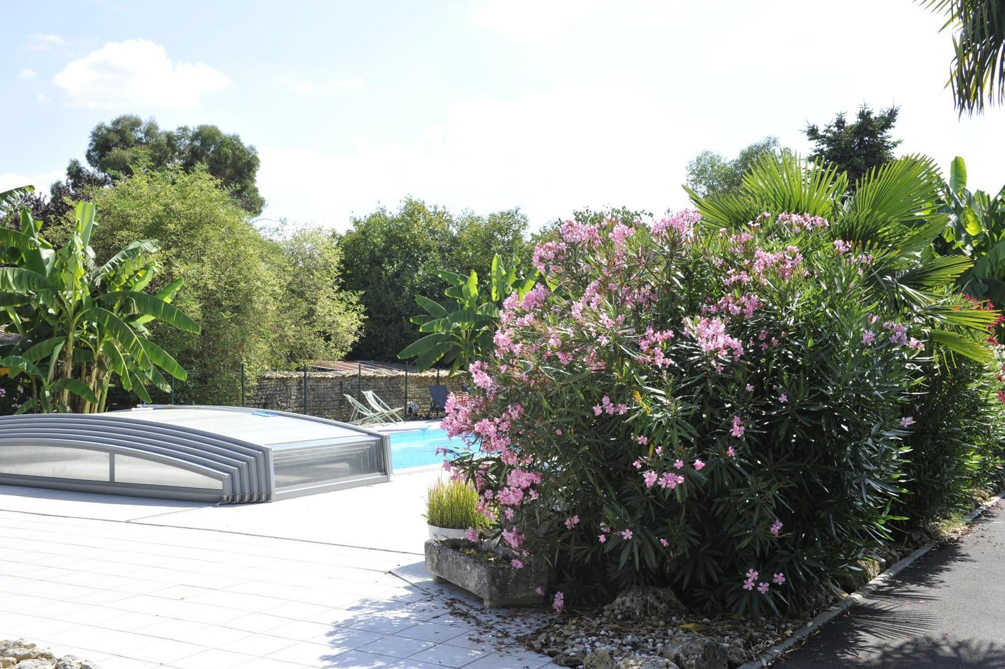 Jardin D'Arcy - Chambres D'Hotes Avec Piscine Et Spa Bois Exterior photo